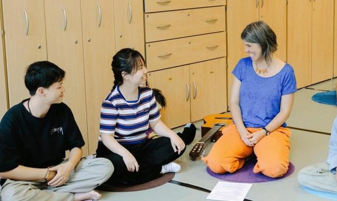 颖与西双版纳童萌乐托育的成长故事ag九游会登录爱之名育未来：罗璐(图3)